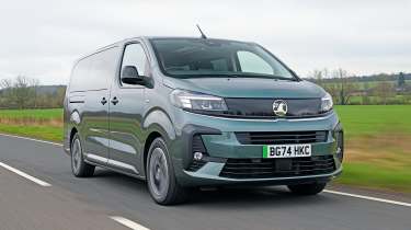 Vauxhall Vivaro Life, вид спереди три четверти